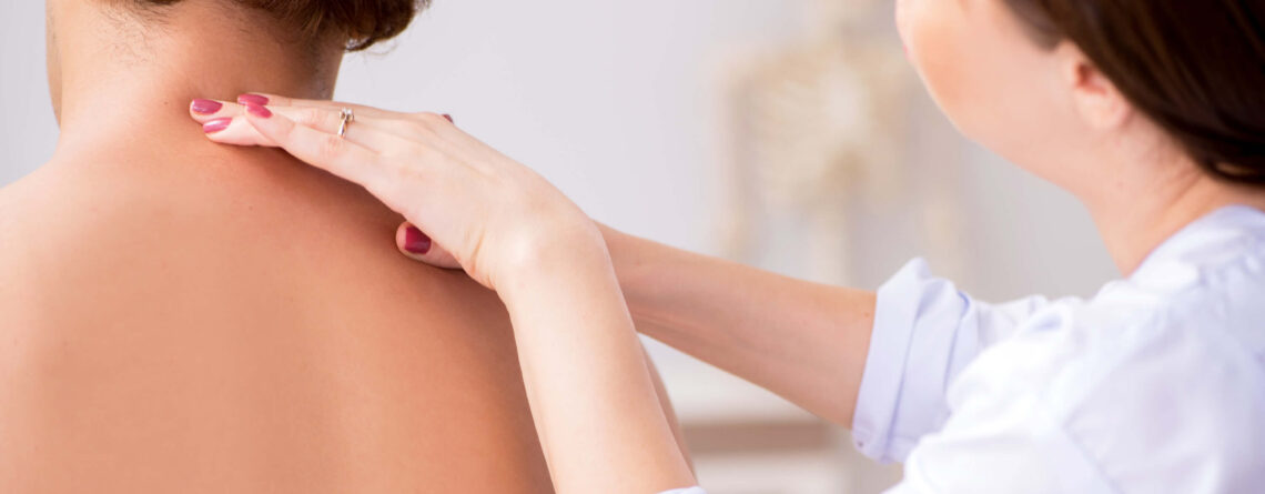 How Chiropractors Help People with Shoulder Pain